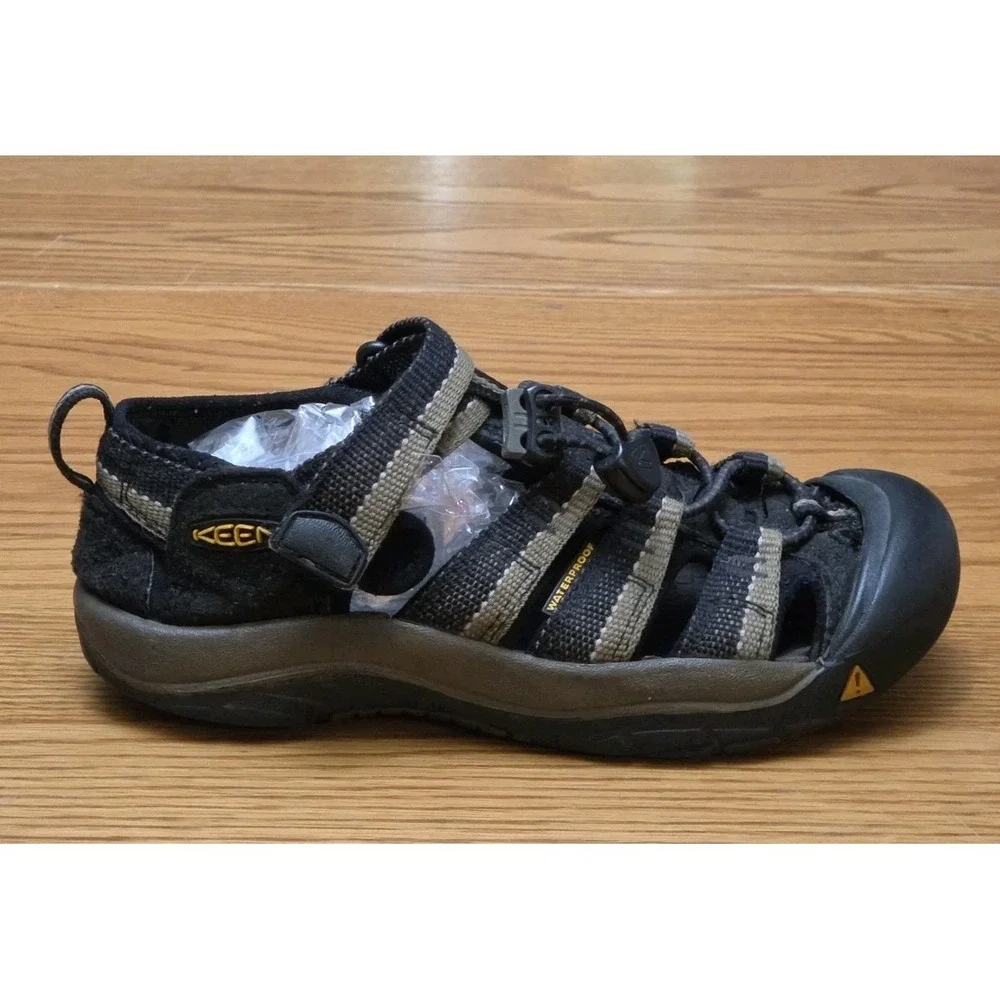 Keen Newport H2 Waterproof Trail Hiking Sandals Gray Black Boys Youth Sz 4.5 - 5